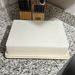 Tupperware Cake Keeper